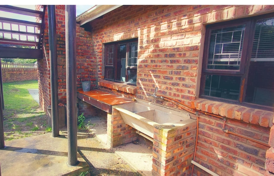 4 Bedroom Property for Sale in Oyster Bay Eastern Cape